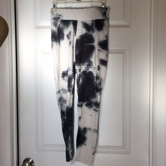 Bubble Butt Leggings - Picture 2 of 5